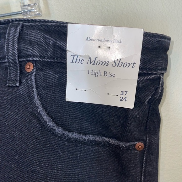 NWT ABERCROMBIE & FITCH High Rise Mom Shorts Black Distressed Size 37/24 - Picture 7 of 7